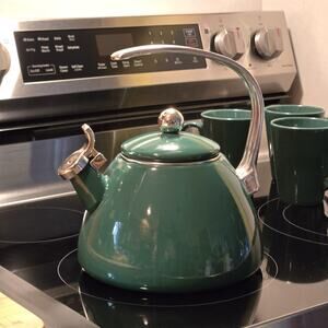 *BRAND NEW* Whistling Tea Kettle with 4 Mugs Set Emerald Green Enamel 2.75 QT